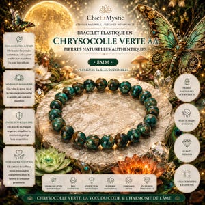 Peut inclure: Un bracelet élastique composé de perles rondes de chrysocolle verte de 8mm avec des inclusions naturelles brunes et bleu-vert. Le bracelet est présenté sur une surface en pierre entouré d'éléments décoratifs dont des papillons, des fleurs de lotus et des cristaux.