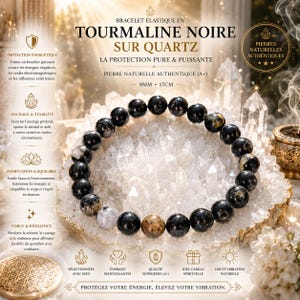 Può includere: Un bracciale elastico composto da perle rotonde e levigate in tormalina nera e quarzo. Il bracciale è appoggiato su un grande ammasso di cristalli di quarzo. Il testo sull'immagine riporta 'BRACELET ELASTIQUE EN TOURMALINE NOIRE SUR QUARTZ'.