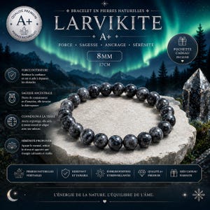 Pode incluir: Uma pulseira circular feita de contas de pedra Larvikite cinza escuro salpicado. As contas têm 8mm de diâmetro e a pulseira tem 17cm de comprimento. O texto na imagem inclui 'LARVIKITE', 'A+', 'FORCE', 'SAGESSE', 'ANCRAGE', 'SÉRÉNITÉ'.
