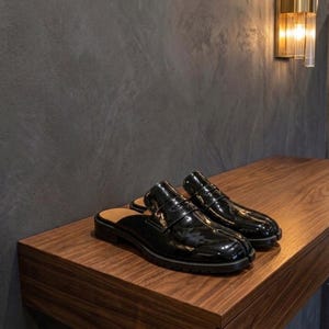 Sapatos Tabi de verniz preto para homens e mulheres - Mocassins Tabi sem calcanhar com bico dividido