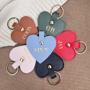 Customized letter Heart keychain,Customized initial leather keychain,Personalized gift,Simple keychain,Anniversary gift,Couple pendant