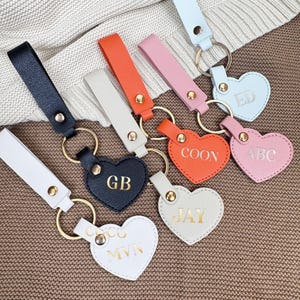 Custom Initial Heart Keychain｜Leather Keyring｜Couples Gift｜Name Keychain｜Handmade Personalized Accessory｜Valentine’s Day Gift