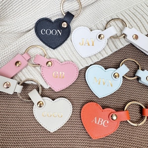 Leather Keyring｜Couples Gift｜Custom Initial Heart Keychain｜Name Keychain｜Handmade Personalized Accessory｜Valentine’s Day Gift