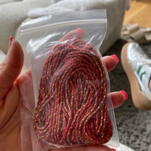 Cordino Decorativo Intrecciato 2mm x 10m – Filo Colorato con Dettagli Dorati per Gioielli, Artigianato e Regali
