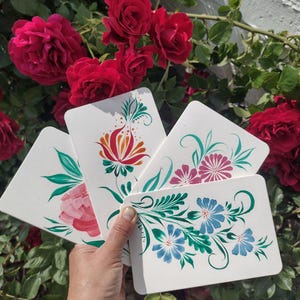 手描きの花柄ポストカードセット – 4枚のユニークな4×6インチアートカード – ユニークなギフトウクライナを支援 – 意味のあるアートを購入
