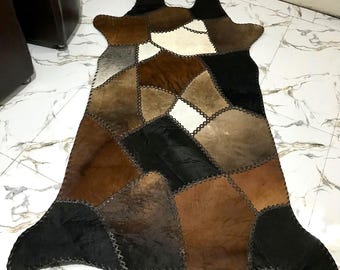 Handgemaakt runderleer patchwork vloerkleed: driekleurig leren vloerkleed 4 x 6 inch
