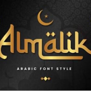 Può includere: Testo dorato "Almalik" in stile di carattere arabo su sfondo nero con motivo decorativo. Il design include una luna crescente e una stella, insieme a lanterne sospese. Il testo "Arabic Font Style" è sotto.