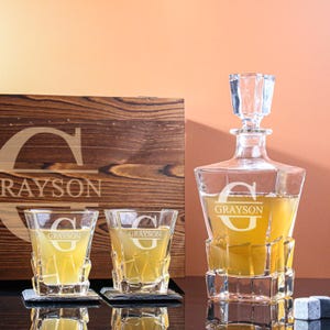 Personalisiertes graviertes Whisky-Dekanter-Set | Kristallgläser & Holzkiste / Hochzeitswein-Bier-Geschenkset für ein Paar, Trauzeuge-Geschenk / Whisky-Set