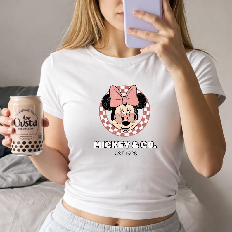 Camiseta retro de Minnie Mouse para bebé, camiseta vintage de Minnie Mouse para bebé, camiseta de Mickey y Minnie de 1928, camisetas de Disney para parejas, camisetas de Disney para familias imagen 6