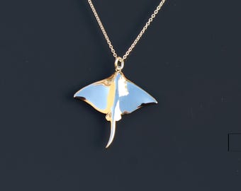 Elegante pingente de arraia em prata – Joia inspirada no mar para amantes do oceano, feita à mão