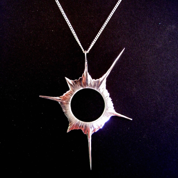 Collier éclipse solaire : bijoux célestes au charme cosmique et à l'élégance astronomique, l'original, en argent sterling, fait main,