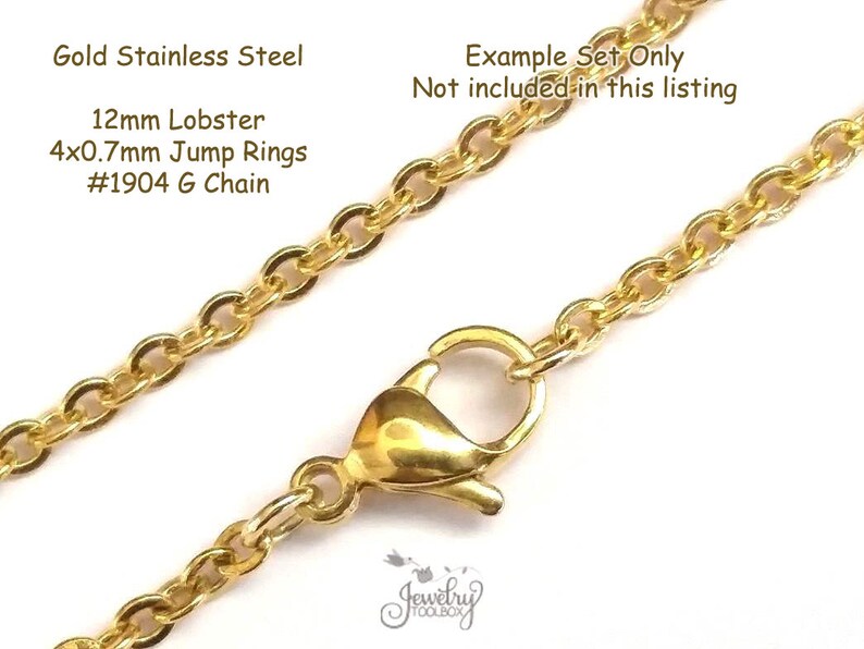 K&ouml;nnte beinhalten: Eine goldfarbene Edelstahlkette mit einem 12 mm Karabinerverschluss und 4x0,7 mm Biegeringen. Der Text lautet: Gold Stainless Steel, 12mm Lobster, 4x0.7mm Jump Rings, #1904 G Chain, Example Set Only Not included in this listing, Jewelry Toolbox.