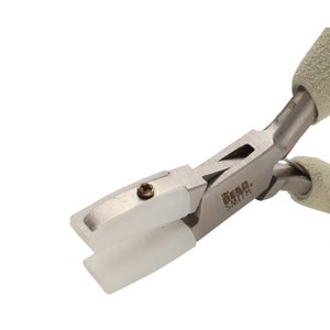 Nylon Flat Nose Pliers, Wire Straightening Tool, Ergonomic Cushion Grip, Box Joint, Return Spring Action, by Beadsmith, PLWE550