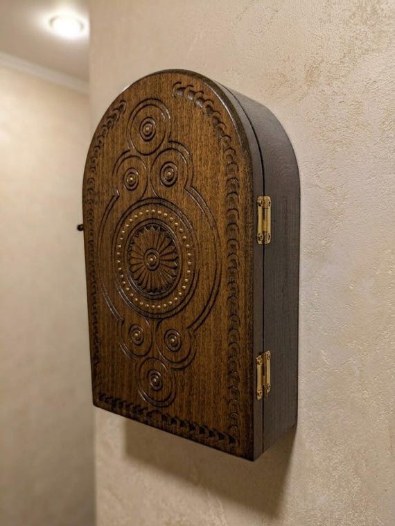 Hand-Carved Wooden Key Holder Wall Cabinet, Vintage Style Entryway Organizer, Rustic Home Decor, Solid Wood Wall Cupboard with Carvings.