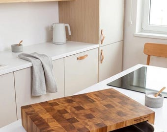 Tabla de cortar personalizada de madera de grano final con bandeja deslizante de acero inoxidable, bloque de corte profesional con cajón de preparación, regalo personalizado.