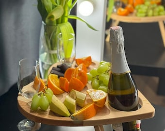 Mesa de picnic de madera para vino y fruta, botellero con forma de corazón, regalo romántico de aniversario, soporte portátil para vino de exterior, bandeja con ranuras para copas.