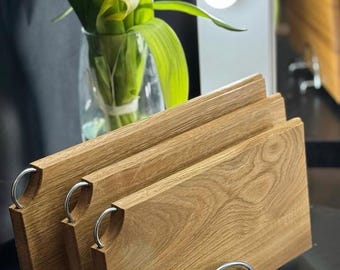 Juego de tablas de cortar de roble hechas a mano con asas y soporte de metal, tablas de cortar de madera maciza para la cocina, juego de servir rústico, regalo de inauguración de casa.