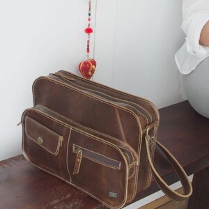 Brown Leather Crossbody Bag: Women&#39;s Travel Messenger Purse