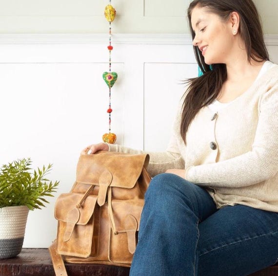 Vintage Leather Drawstring Backpack - Tan Rucksack for Women  display picture 2