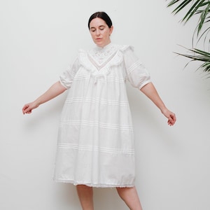 70’s White Cotton Smock Dress with Ruffles,  Vintage Victorian Style Floral Dress, White French Cotton Dress with Pockets, Frilly Dress M