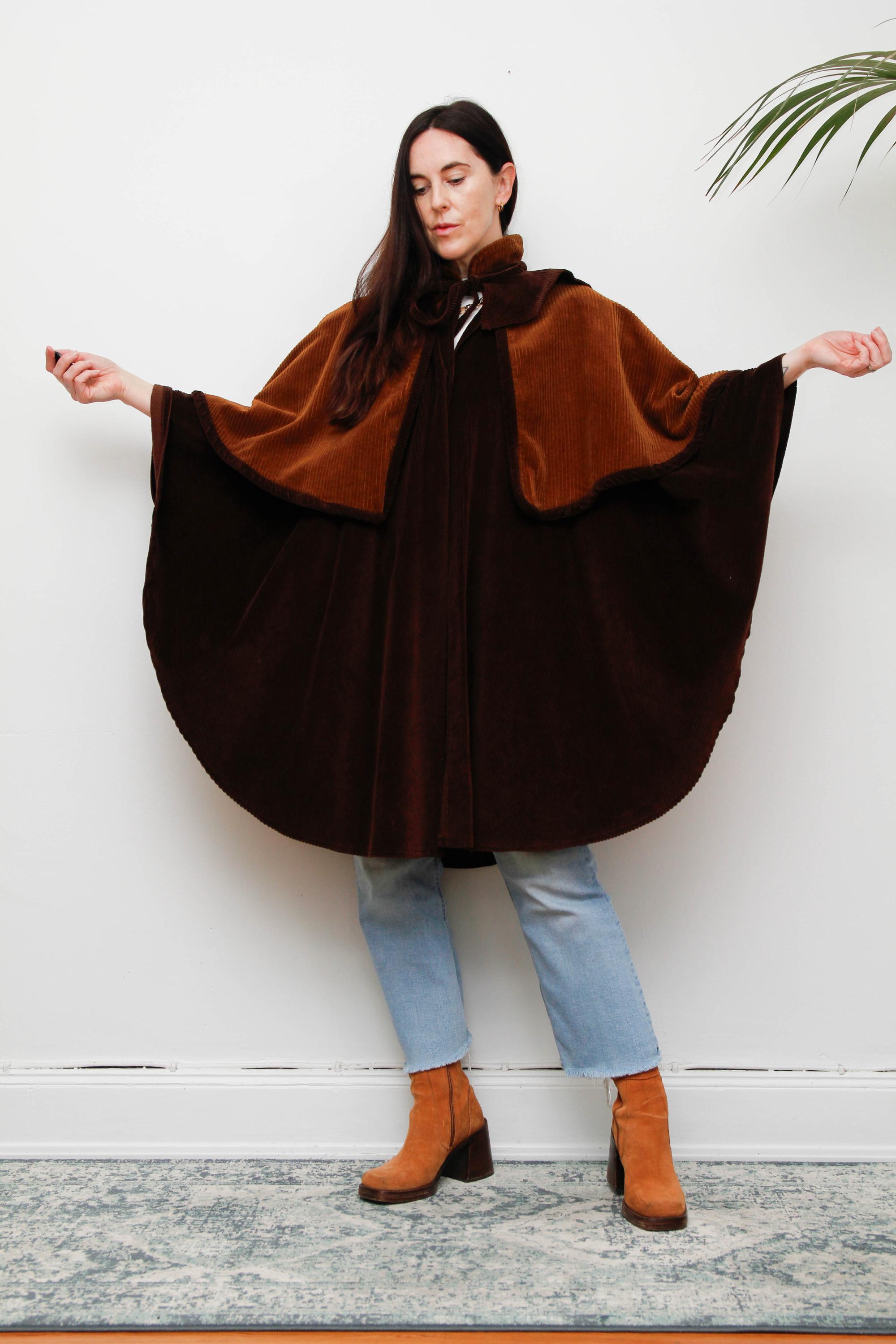 LAURA ASHLEY 黒赤ベルベットケープ　ビンテージ Laura Ashley Cloak - Etsy