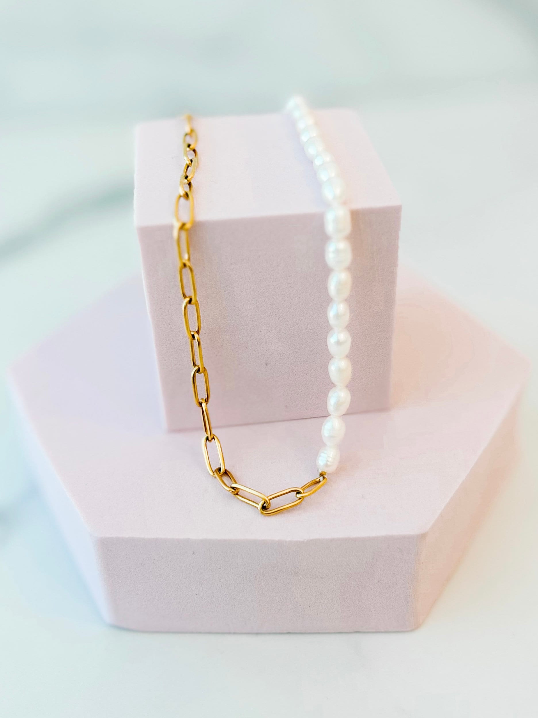 ★送料・関税込★BLACKPURPLE★HALF PEARL & CHAIN NECKLACE★ HALFRIBO PEARL NECKLACE - blackpurple | 60% - Asian Fashion