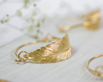 Wedding Feather Bracelet, Gold Feather Bracelet Gold Bangle Bracelet Dainty Feather Bracelet Bridal bracelet Feather Cuff Wedding Bracelet