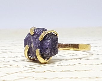 Raw Sapphire Ring, September Birthstone Ring, Rough Gemstone ring, Gold Sapphire Ring, September Birthstone Jewelry, Gold Raw Stone Ring