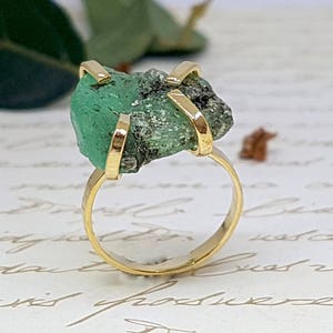 Raw Emerald Ring, Gold Emerald Ring, Rough Emerald Ring, May Birthstone Ring ,Statement Gemstone Ring, Raw Crystal Ring, Precious Stone Ring