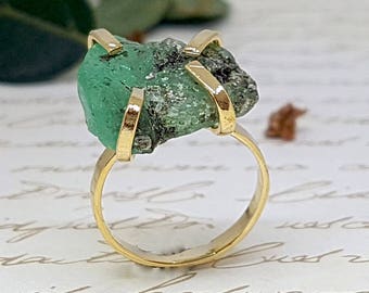 Raw Emerald Ring, Gold Emerald Ring, Rough Emerald Ring, May Birthstone Ring ,Statement Gemstone Ring, Raw Crystal Ring, Precious Stone Ring