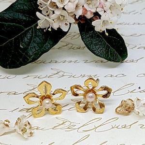 Bridal Gold Earrings, Wedding Earrings, Gold Stud Earrings, Pearl Bridal Studs, Floral Earrings, Pearl Flower Earrings, Gold Flower Earrings