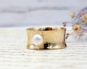 Wide Solid Gold Ring, Gold Pearl Ring, Pearl Jewelry, 14K Solid Gold Women Wedding Band, Wide Pearl Ring, Boho Wedding Band, Classic Ring