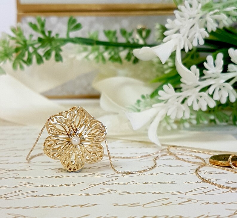 Flower Necklace, Gold Flower Necklace, Gold Necklace, Dainty Necklace, Flower Pendant Necklace, Gold flower Necklace with fresh water pearl image 3