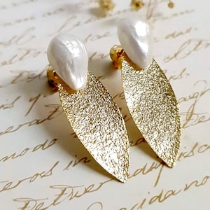 White Pearl Studs, Gold Pearl Earrings, bridal gold studs, Wedding Gold Bridal White Pearl Stud Earrings