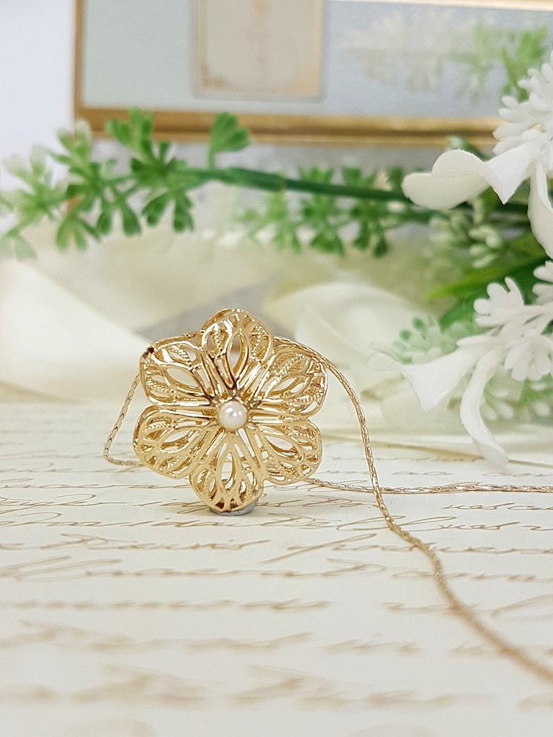 Flower Necklace, Gold Flower Necklace, Gold Necklace, Dainty Necklace, Flower Pendant Necklace, Gold flower Necklace with fresh water pearl image 1