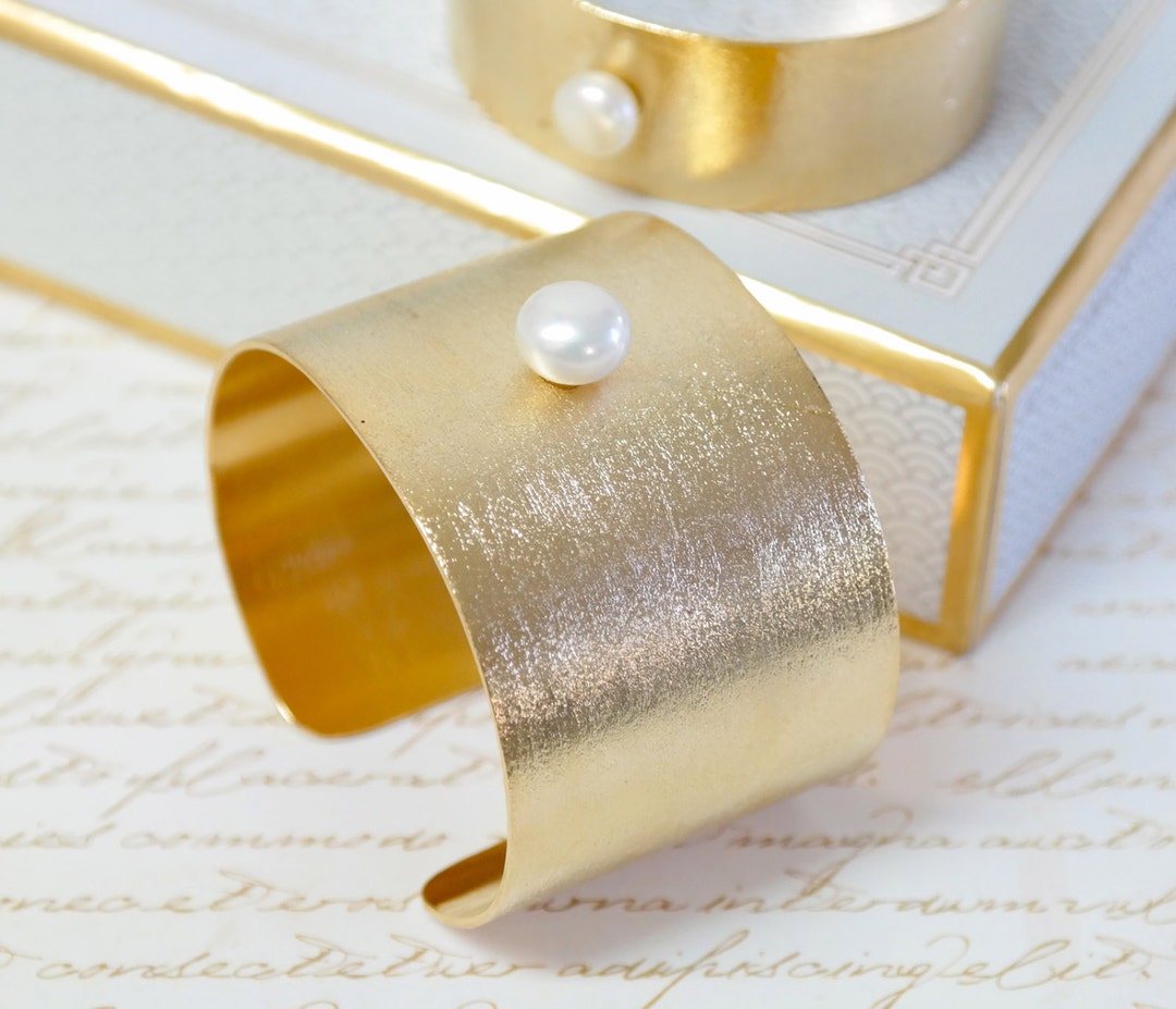 Wedding Pearl Gold Cuff Bracelet, Bridesmaids Gold Bracelet, Gold Cuff