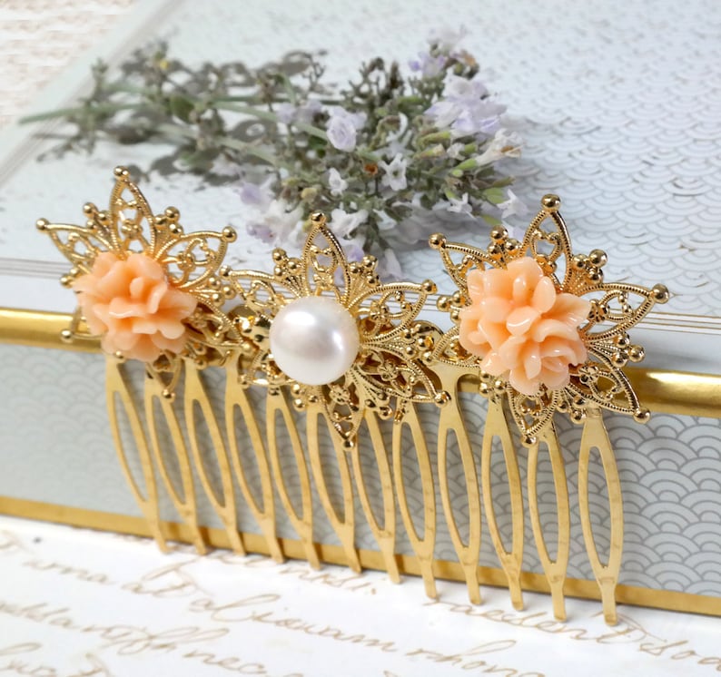 Bridal Wedding Hair Comb, Vintage Style Filigree Flowers, Hair Combs for Wedding, Bridal Wedding Hairpiece, Floral Hair Accessory .br Bridal Wedding Hair Comb, Vintage Style Filigree Flowers, Hair Combs for Wedding, Bridal Wedding Hairpiece, Floral Hair Accessory .br
