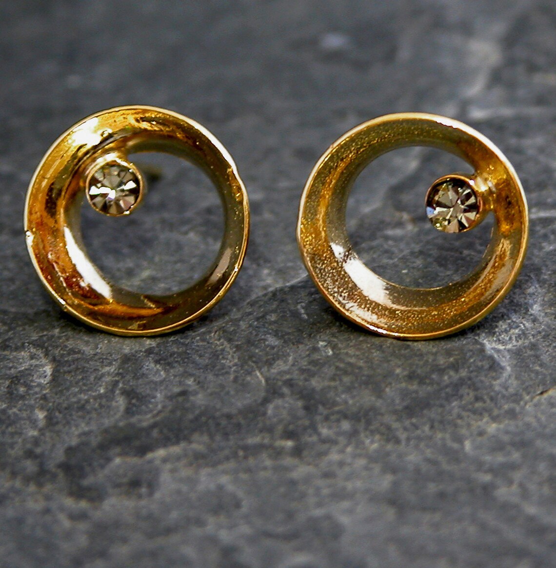 Gold Circle Stud Earrings Minimalist Gold Earrings Delicate Etsy