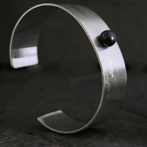 Silver White Pearl Cuff Bracelet 7-8” / Silver Modern Pearl