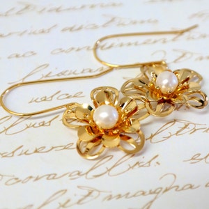 Pearl Bridal Earrings, Gift For Women, Gold Flower Pearl Earrings, Wedding Jewelry, Pearl Earrings, Flower Earrings, Birthstone Earrings