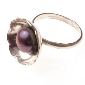 Anillo de perla con flor, anillo de perla de plata, joyería de perla, anillo con piedra central, anillo de plata esterlina, anillo con piedra preciosa, anillo con piedra de nacimiento de junio