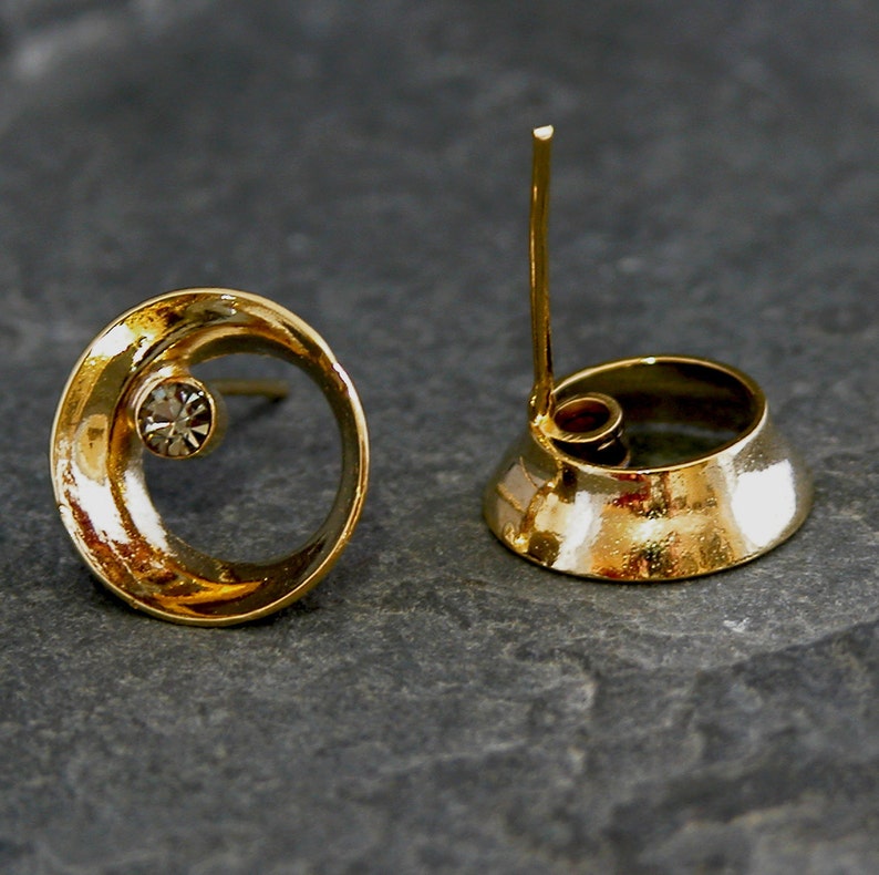 Gold Circle Stud Earrings Minimalist Gold Earrings Delicate Etsy