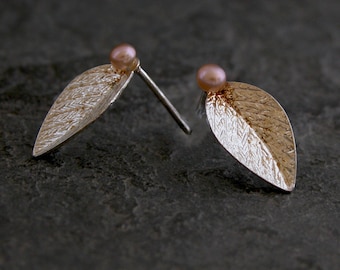 Silver leaf stud earrings, Pink freshwater pearl stud earrings, nature earrings, leaf jewelry, bridesmaid earrings wedding stud, leaf studs