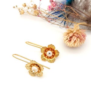 Wedding Pearl Earrings, Gold Bridal Earrings, Gold Floral Drop Pearl Earrings, Dangle Drop Flower Earrings, Bridesmaid Floral Earrings