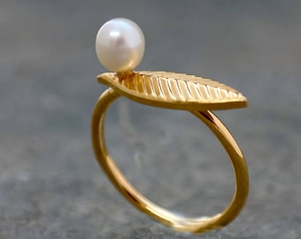 Statement Ring, Pearl Ring, Dainty Gold Ring, White Pearl Ring, Gold Leaf Ring, Statement Pearl Ring, Gold Ring, Leaf jewelry