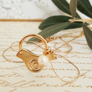 Dove necklace, Gold Bird necklace, Bird jewelry, Gold Dove Necklace ,Dove of Peace Necklace, Dove Bird Gold Necklace, Meaningful Jewelry