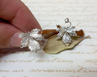 Pendientes de hoja otoñal chapados en plata de ley, joyería natural