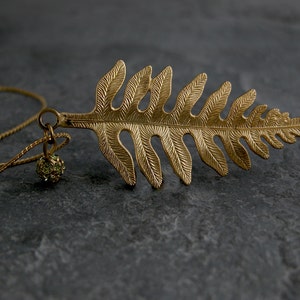 Höstlövshalsband i guld, Halsband med naturligt löv i guld bild 2