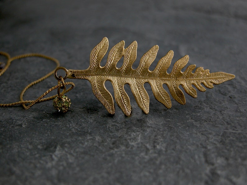 Höstlövshalsband i guld, Halsband med naturligt löv i guld bild 2