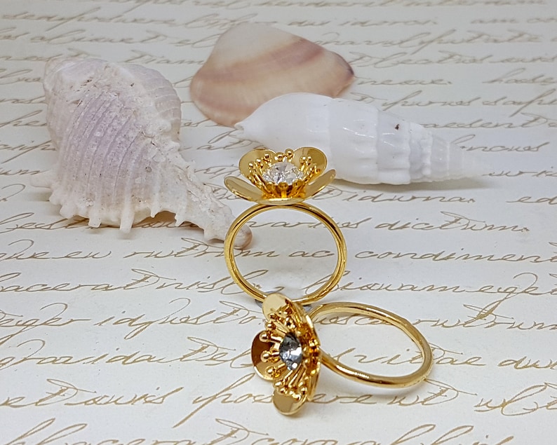 Natural Floral Ring Gold Flower Ring Unique Flower Ring Organic Ring Cocktail Ring Gold Rhinestones Ring Gold Nature Rings Gold Ring